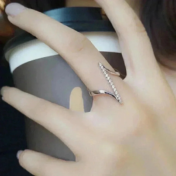 New Beautiful Silver Plated CZ Ring - Picture 4 of 4